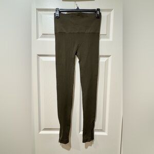 Olive Green High-Waisted Spanx Leggings with zipper ankles. Size Medium VGUC